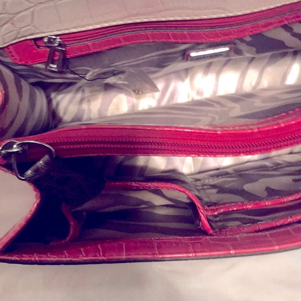 Guess Handbag - Picture 5 of 5